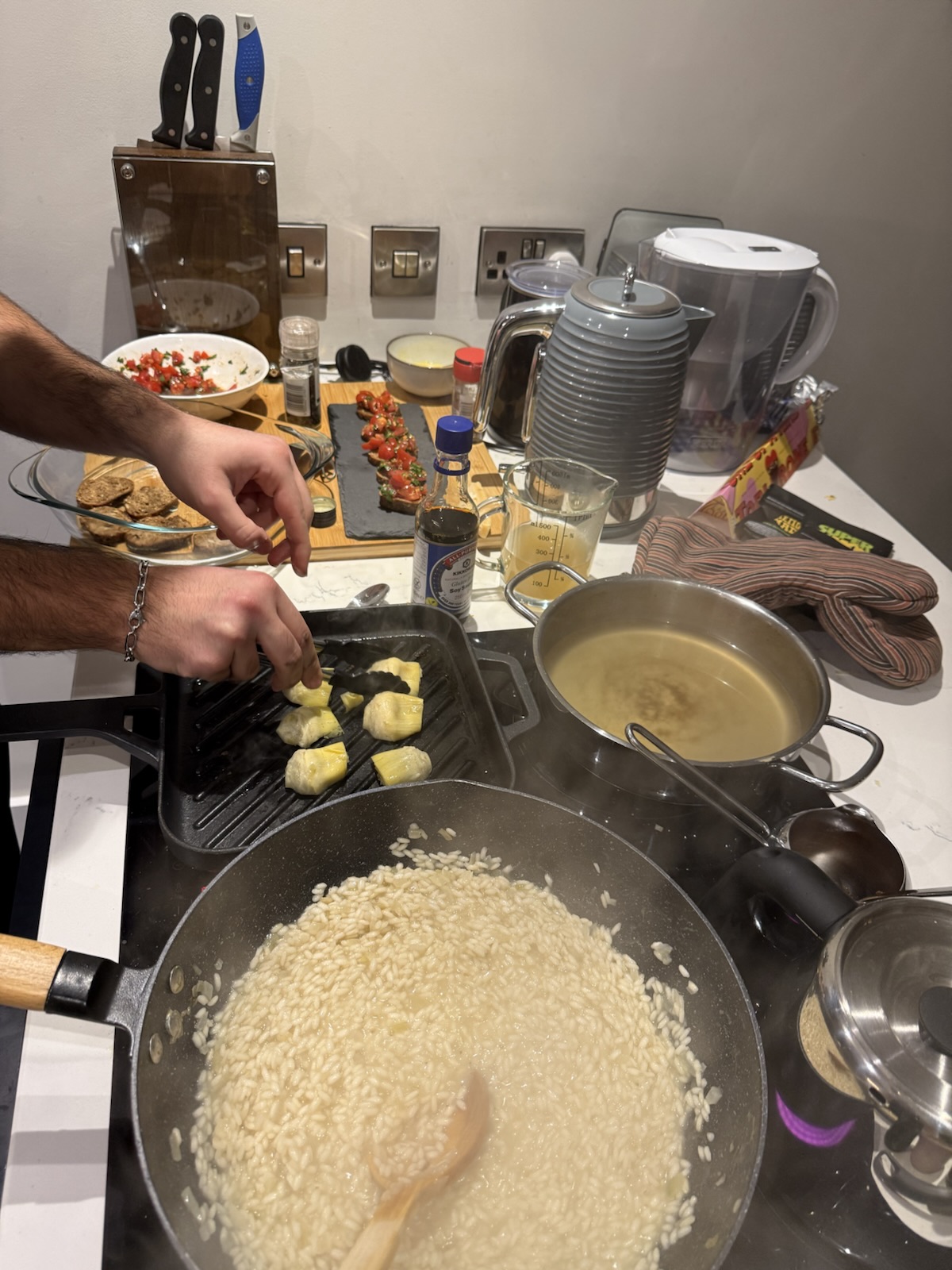 Risotto and grilled artichokes at home